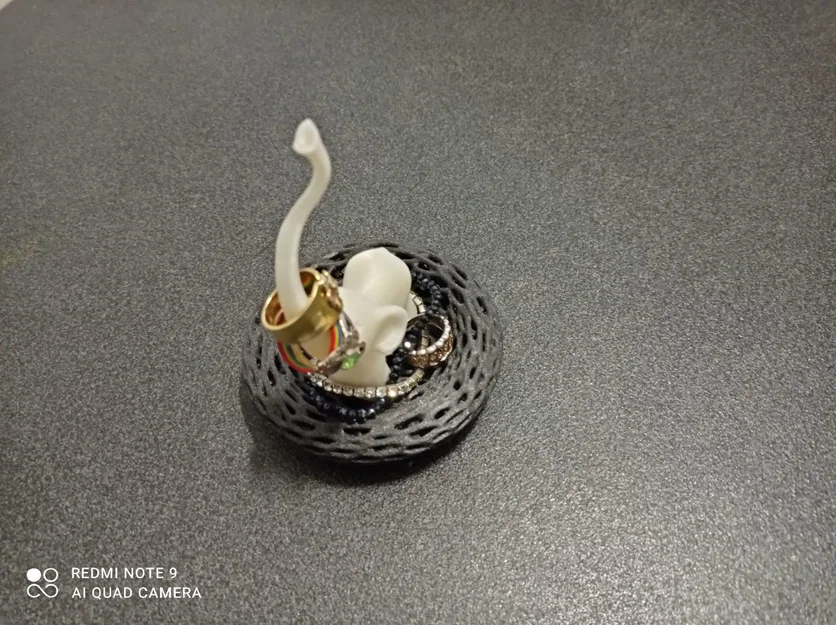 Đế Giữ Nhẫn Kiểu Voronoi / Low Poly - Image 2