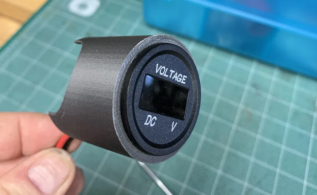 Vỏ Gắn Đồng Hồ Volt Cho Xe Máy - Image 4