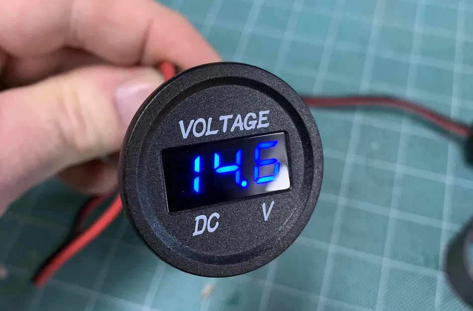 Vỏ Gắn Đồng Hồ Volt Cho Xe Máy - Image 7