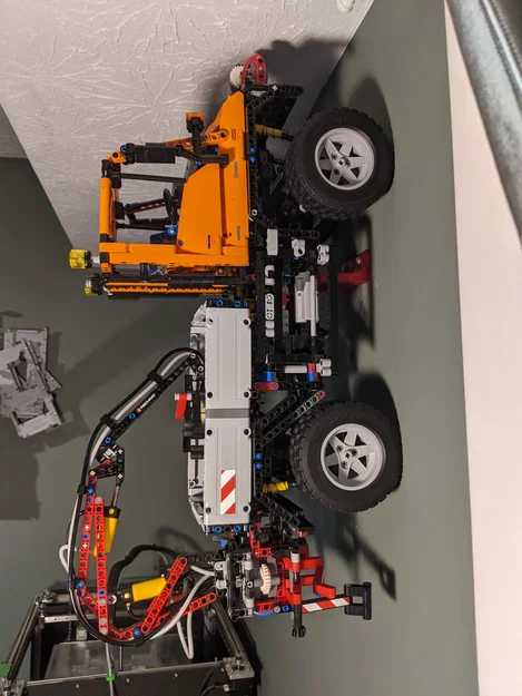 Giá Treo Tường Lego Unimog và Land Rover Defender (8110, 42110) - Image 2