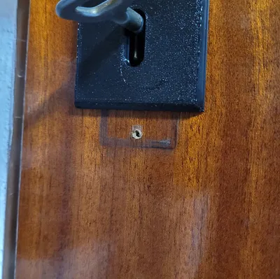 Tấm Chắn Khóa Cửa