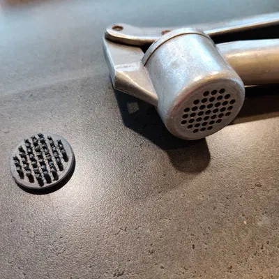 Dụng cụ vệ sinh máy ép tỏi đơn giản