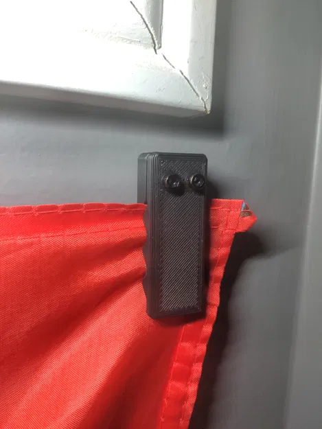 Kẹp Vải Dán Tường - Image 1