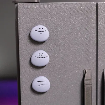 Nam Châm Mặt Cười