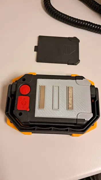 Nắp pin đèn LED di động có khe nam châm - Image 1