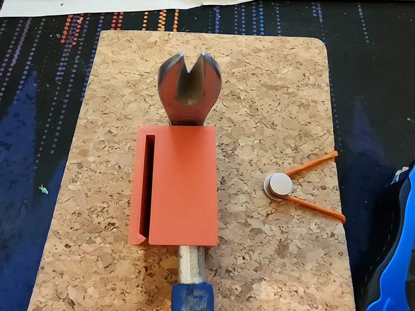 Kẹp Đai Dụng Cụ Cho Kìm Nhổ Đinh - Image 1