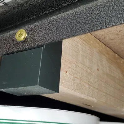 Giá đỡ kệ kim loại