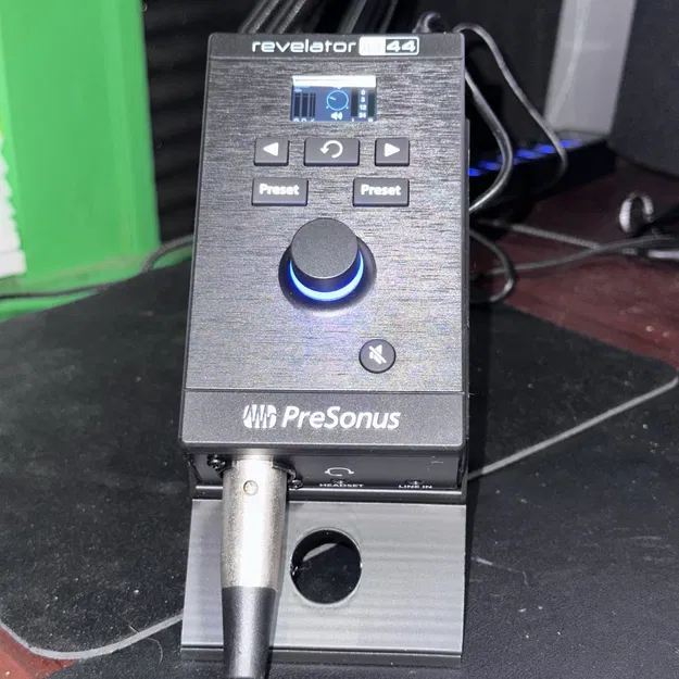 Giá đỡ bàn PreSonus Revelator io44 - Image 1