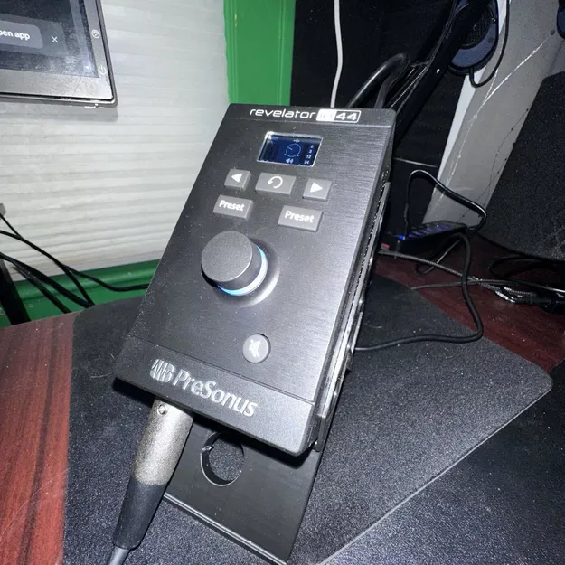 Giá đỡ bàn PreSonus Revelator io44 - Image 3