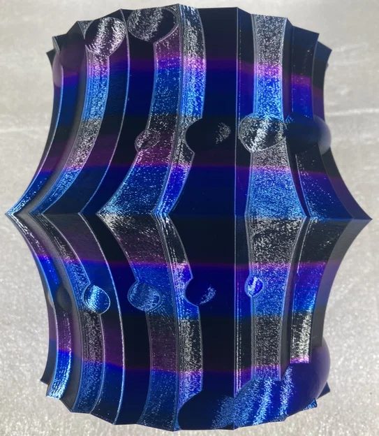 Bình Xoắn Rắn (Mortal Coil Vase) - Image 1