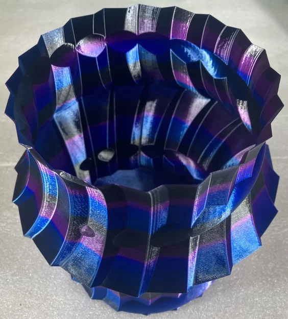 Bình Xoắn Rắn (Mortal Coil Vase) - Image 4