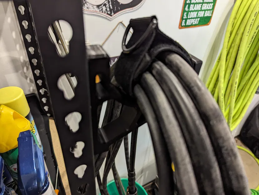 Móc giữ dây cáp chắc chắn gắn vào kệ Costco - Image 5