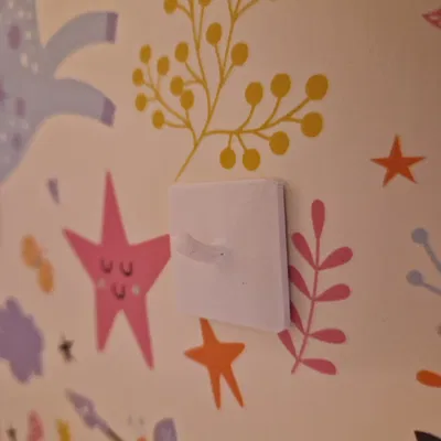 Móc đơn giản treo bằng băng dính hai mặt