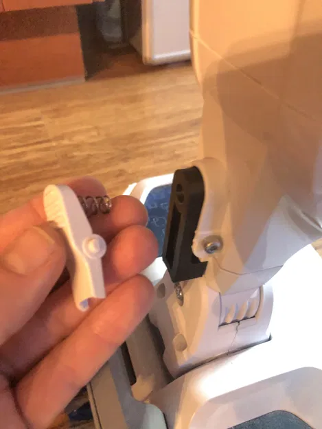 Kẹp Đầu Máy Hơi Nước Bissell - Image 1