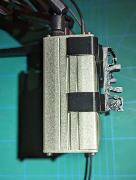 Giá đỡ ray DIN cho Teltonika RUTX50 - Image 1