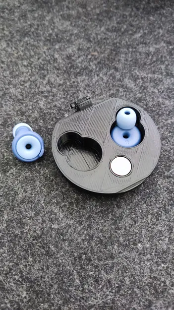 Hộp Đựng Tai Nghe Loop Switch Có Móc Khóa - Image 1