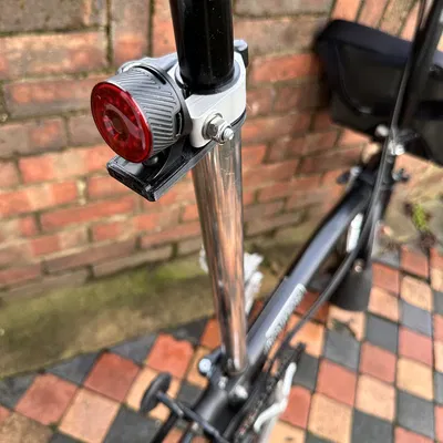 Đèn Brompton Be Seen cho yên Brooks và cốt yên dạng ống lồng