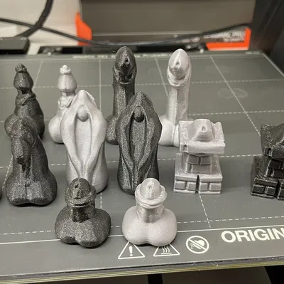 Bộ cờ vua Chesstickles, bản làm lại (Phallis Chess)