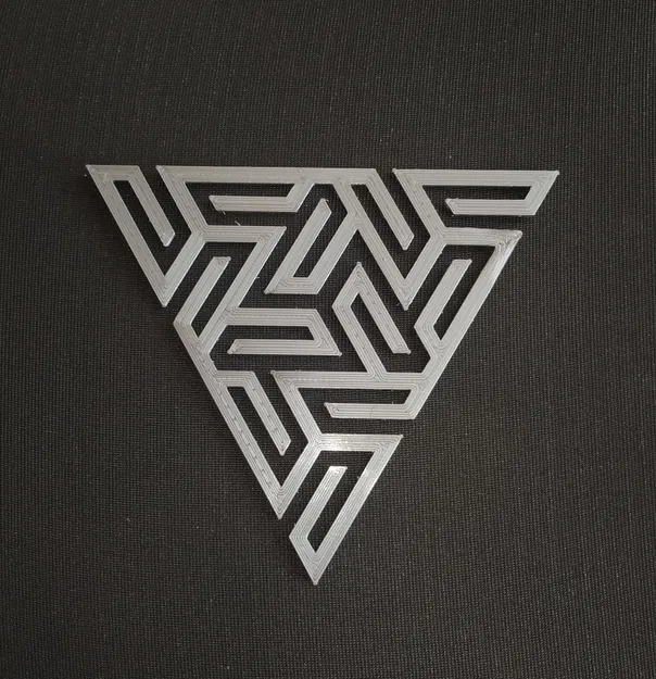 Tượng Trang Trí Tường Hình Tam Giác - Image 1