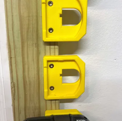 Giá Gắn Pin Ryobi 18V Dạng Kẹp