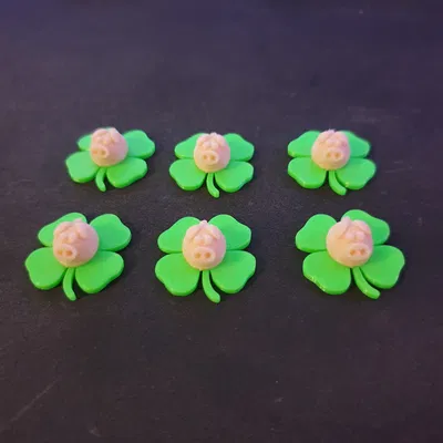 Cỏ bốn lá may mắn với heo 2024