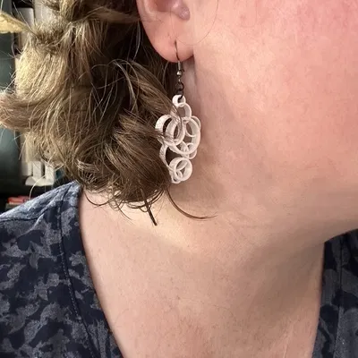 Bông Tai - Vòng Tròn Loạn Lạc