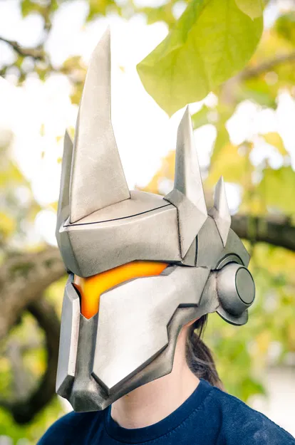 Nón Sắt Reinhardt - Mô Hình Overwatch Làm Lại - Image 1