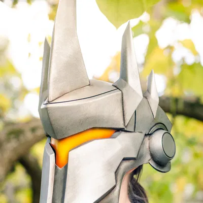 Nón Sắt Reinhardt - Mô Hình Overwatch Làm Lại