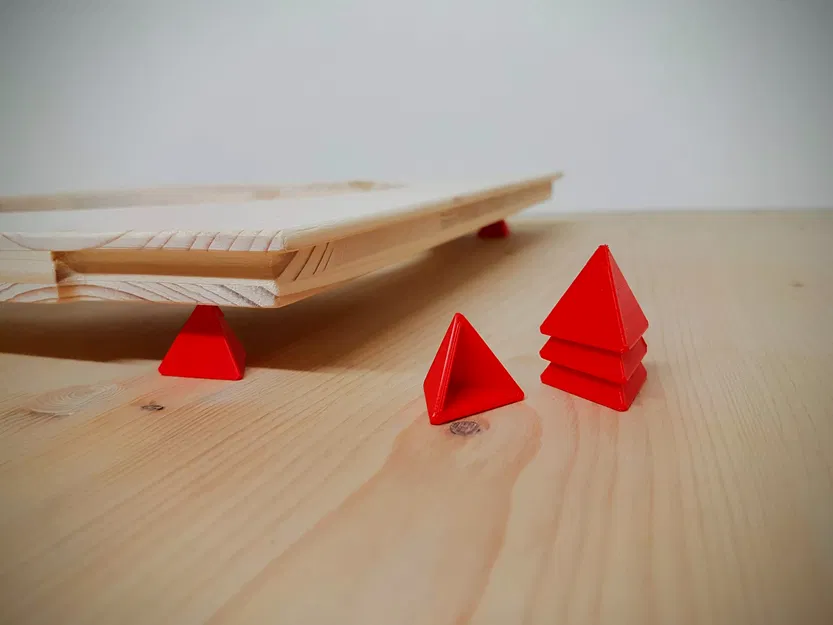 Khối Chóp Tam Giác Giúp Xử Lý Bề Mặt | Tam Giác Sơn | Đồ Gỗ / Nón Sơn - Image 1