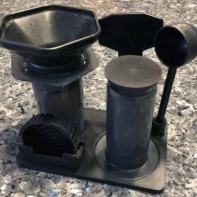 Kệ Đựng AeroPress Có Chỗ Giữ Ống Ép