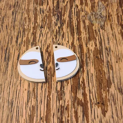 Mặt dây chuyền/hoa tai của con lười 2 nửa