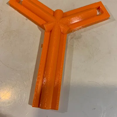 Chiếc ná cao su cốt thép phiên bản đầu tiên