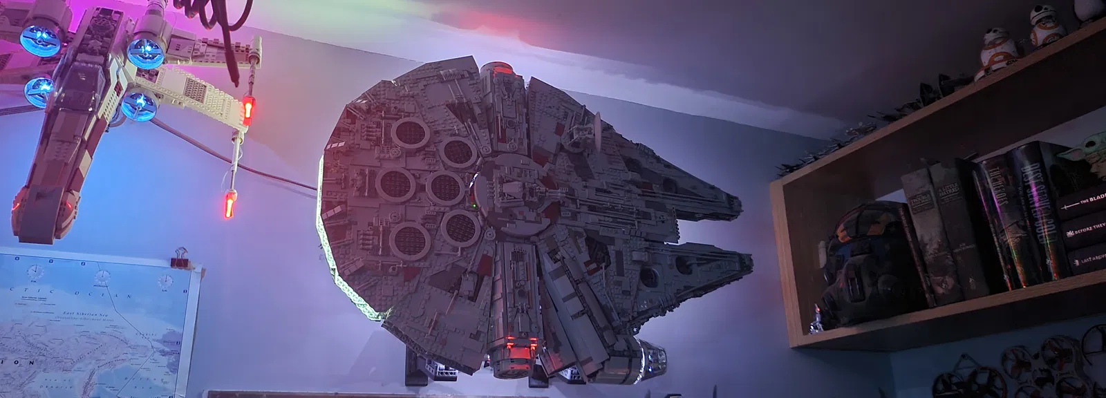Giá Treo Tường Cho Chân Đế Đứng LEGO Star Wars 75192 UCS Millennium Falcon - Image 1