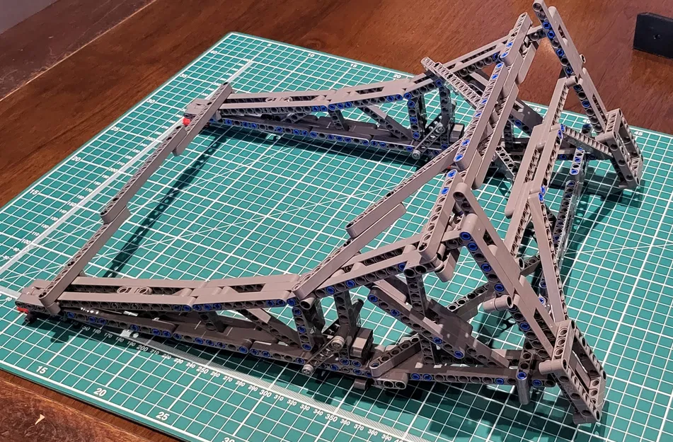 Giá Treo Tường Cho Chân Đế Đứng LEGO Star Wars 75192 UCS Millennium Falcon - Image 17