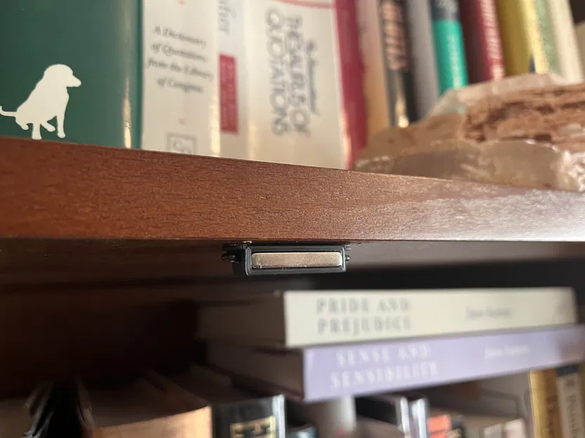 Chốt Nam Châm Cửa Tủ - Image 1