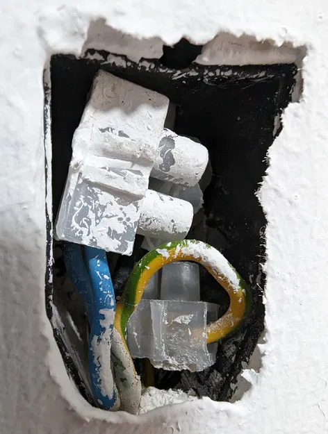 Nắp che ổ cắm điện / Power outlet cover - Image 3