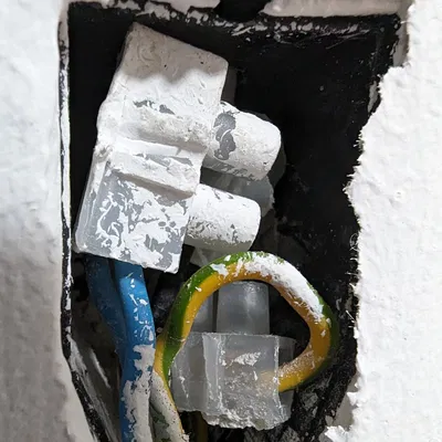 Nắp che ổ cắm điện / Power outlet cover