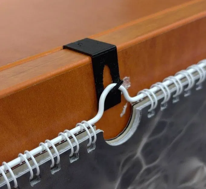 Móc nhỏ cho ảnh, lịch, vv để treo trên cửa tủ - Image 1