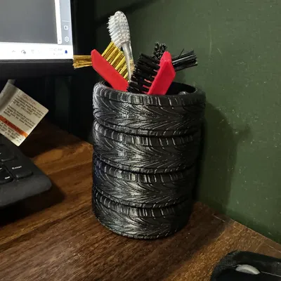 THÙNG RÁC MINI ĐỂ BÀN HÌNH LỐP XE CÓ NẮP