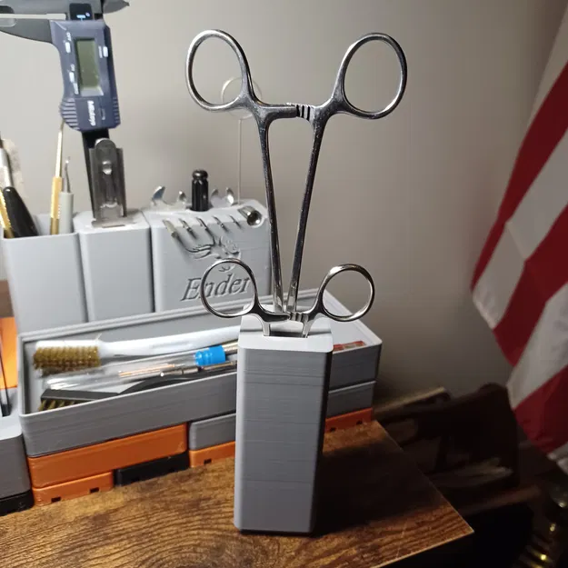 Khay Giữ Kìm Bóp Máu Gridfinity 1x1x16U - Image 1