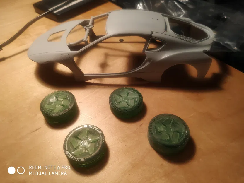 Bánh xe và lốp turbine BMW I8 tỷ lệ 1/24 - Image 1