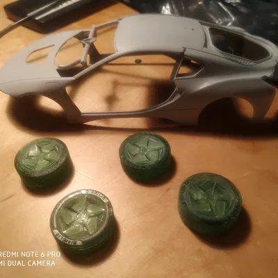 Bánh xe và lốp turbine BMW I8 tỷ lệ 1/24