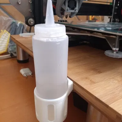 Kệ giữ chai nước muối