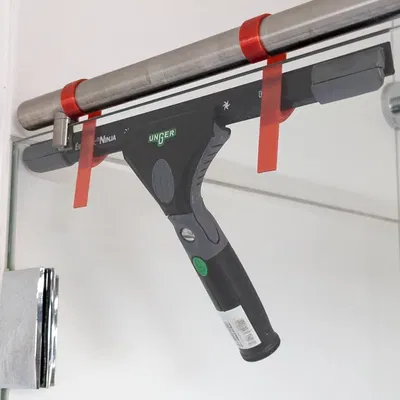 Móc treo và giữ khăn cho máy sưởi, phòng tắm, hồ bơi - cả cho gạt kính phòng tắm