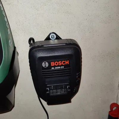 Giá Treo Tường Cho Sạc Pin Bosch 18V AL 1830 CV