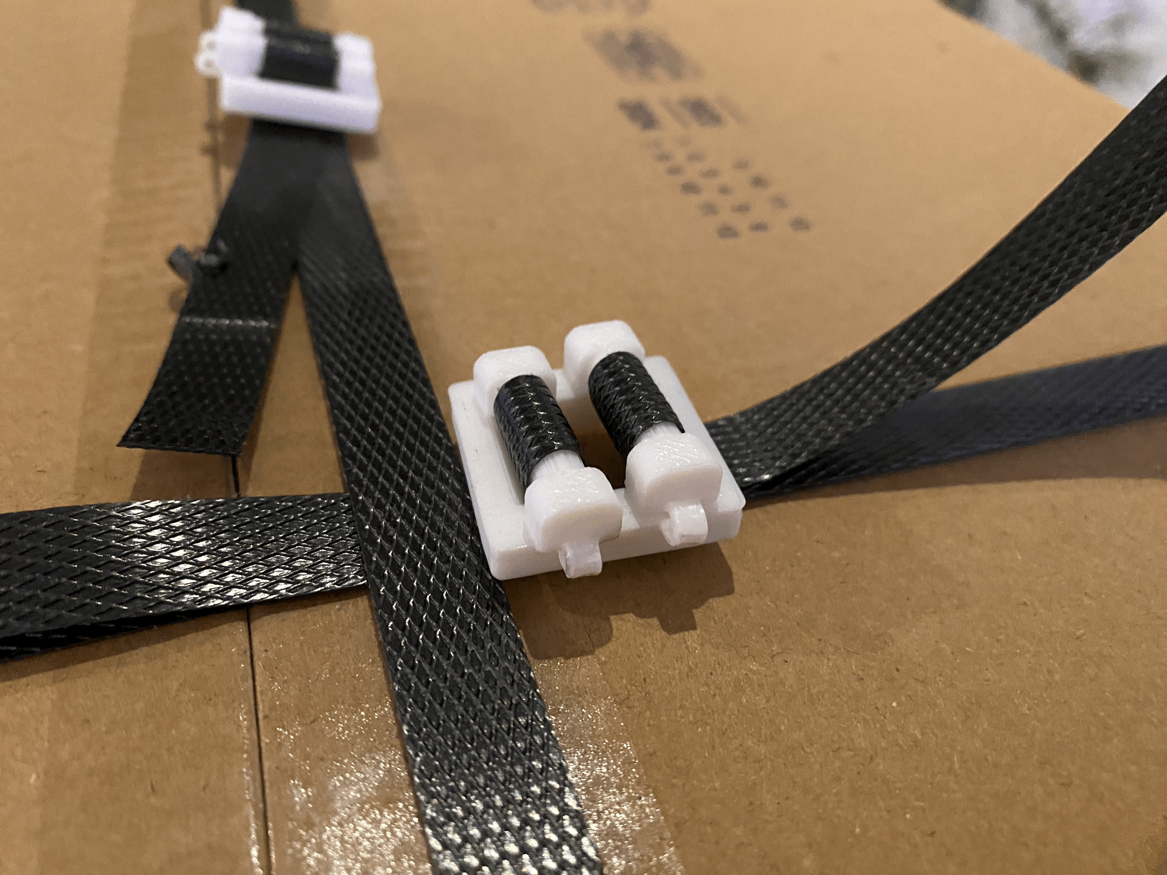 Dụng Cụ Kẹp/Căng Dây Đai Đóng Gói - Image 1