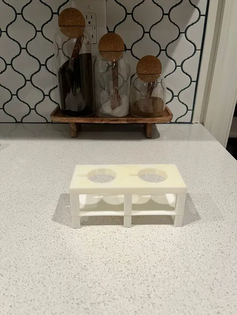 Chân đế/giá đỡ chai sốt úp ngược - Image 1