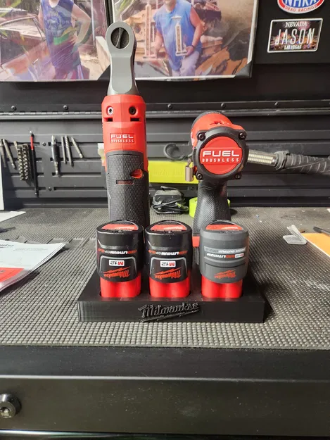 Kệ Giữ Dụng Cụ Milwaukee M12 - Image 1