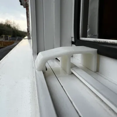 Clip hướng dẫn riser khối upvc