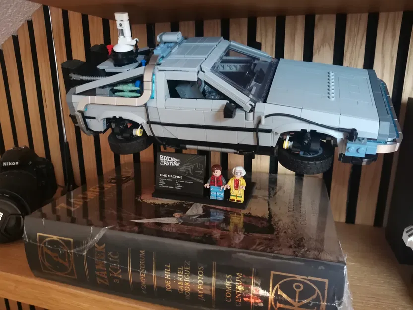 LEGO 10300 DeLorean - Image 1